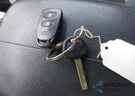 2011 Kia Sorento Lx z USA, uszkodzony, nr VIN 5XYKT3A15BG025983